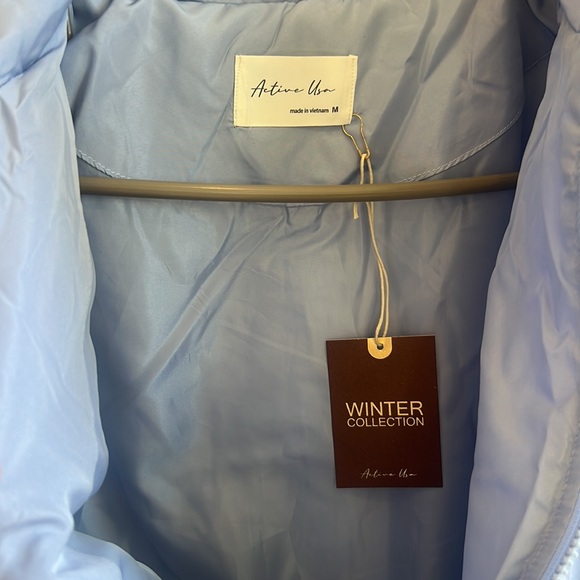 Light periwinkle blue zip up Crop Puffer Jacket Medium - Picture 5 of 8